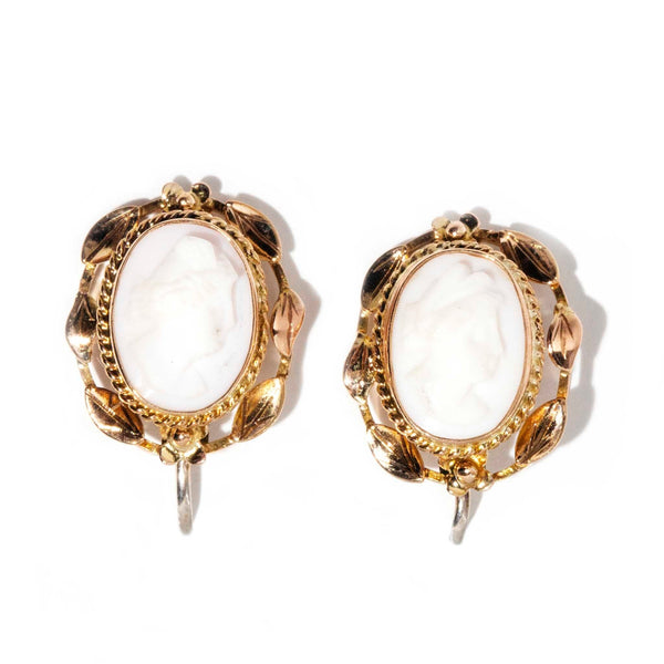 Vintage cameo store screw back earrings