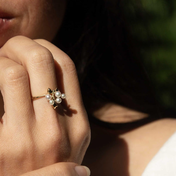 Acadia 1960s Pearl Ribbon Ring 18ct Gold