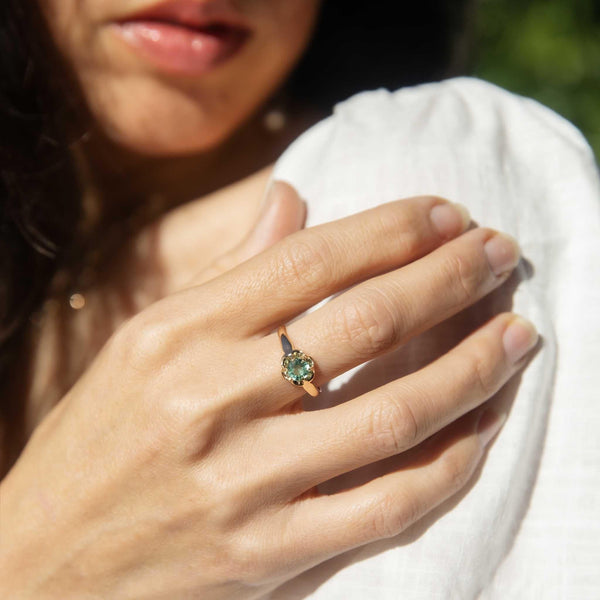 Aquila 1920s Emerald Solitaire Gypsy Ring 15ct Gold