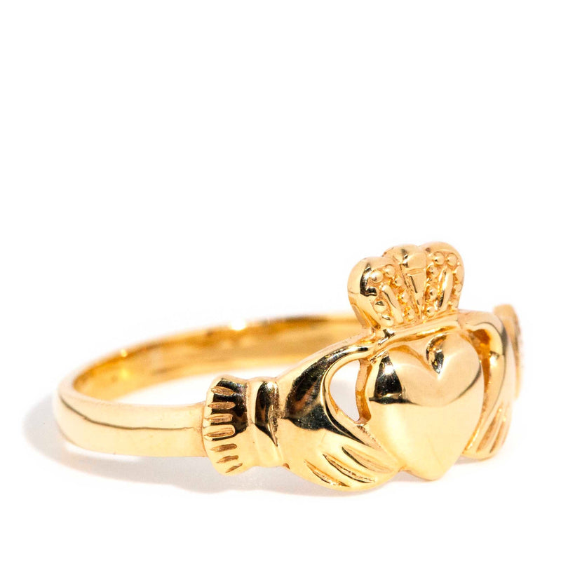 Claddagh Ring - Men's White Gold with Yellow Gold Trim Claddagh Court  Wedding Band at IrishShop.com | WED20