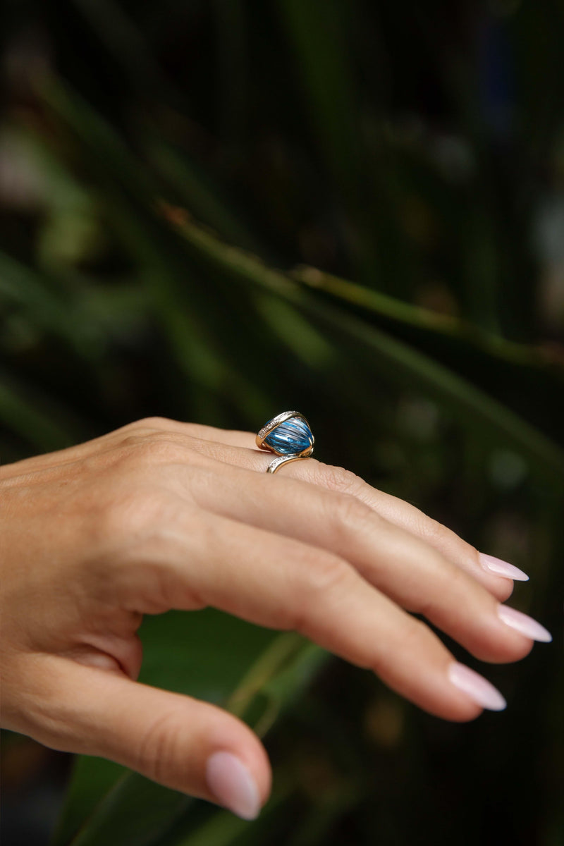 Vintage Circa 1990s Fluted Blue Topaz & Diamond Ring 18ct Gold