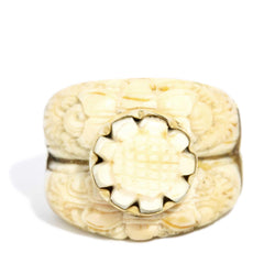 Lyanna 1950s Etched Bone Ring 18ct Gold