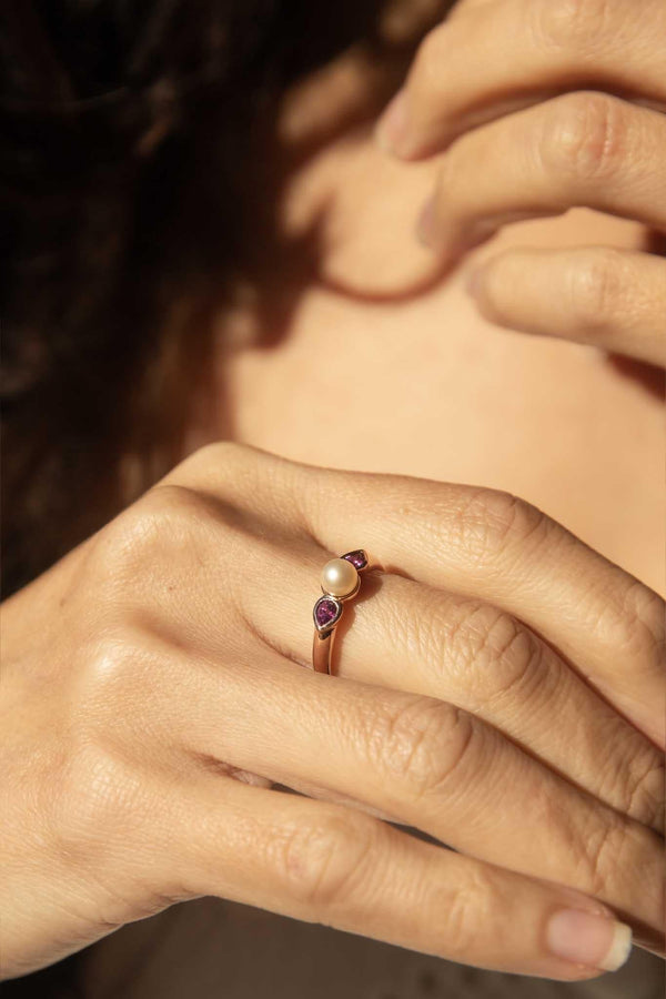 Maya 1990s Pearl & Garnet Ring 9ct Rose Gold